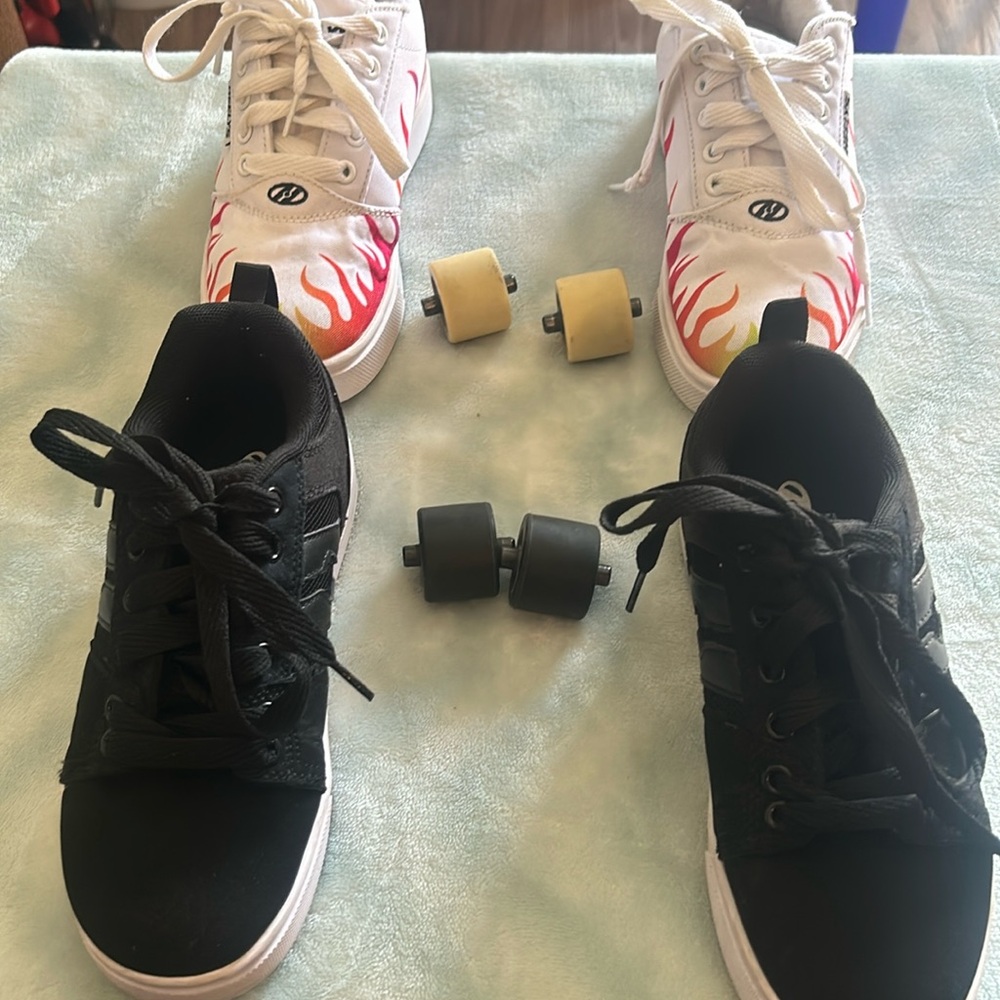 Kids heelys they come with the wheels the white ones is a 3 black ones size 2